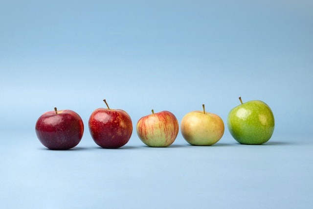 different types of apples in a line